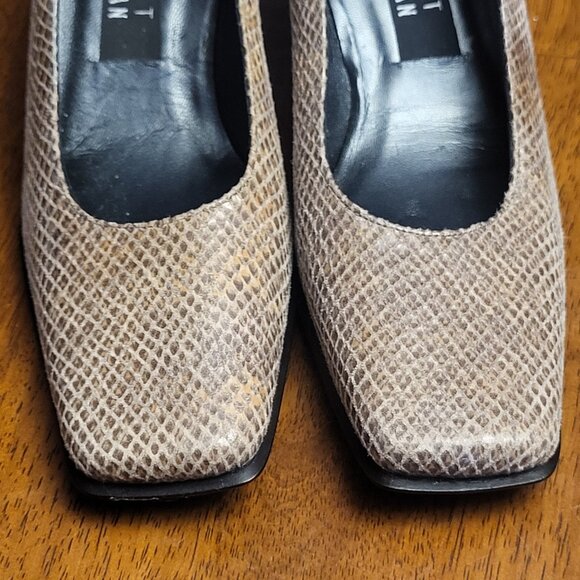 Vintage Stuart Weitzman ~ Sz 5 ~ Leather Pumps ~ *Excellent Vintage Condition - Picture 3 of 10